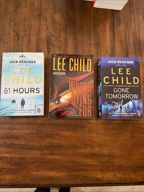Jack Reacher by Lee Child 3 books.